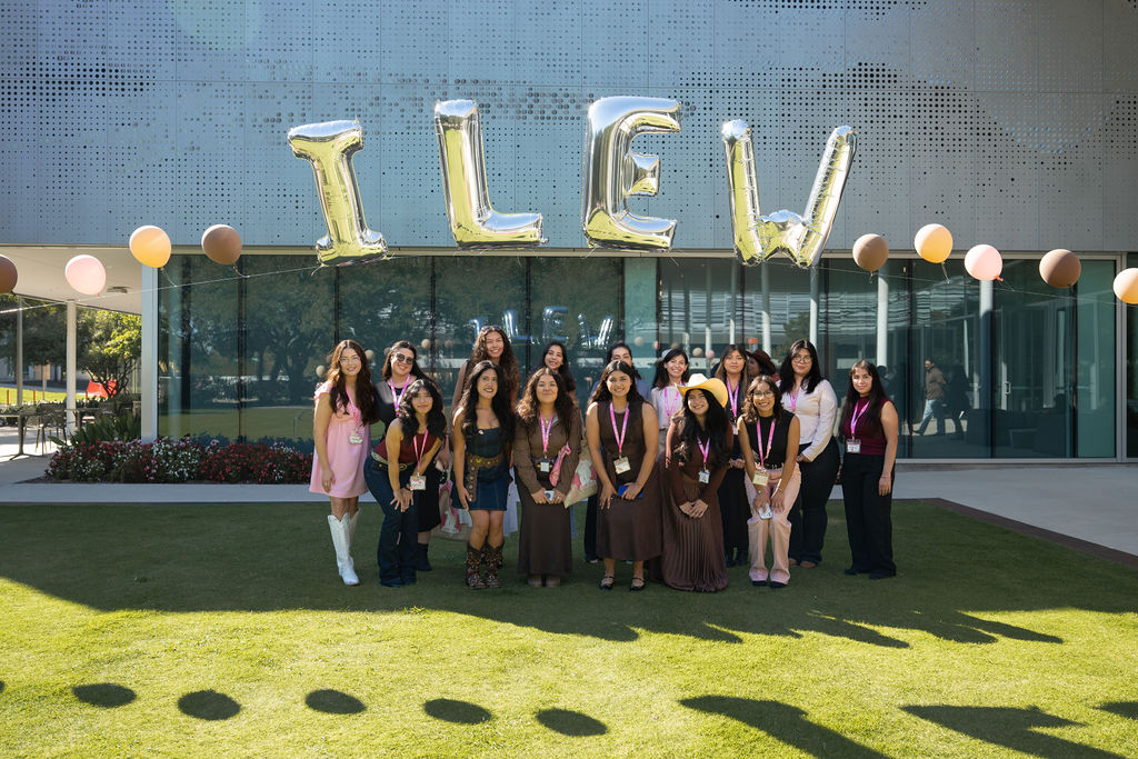 Group of ingenieras in the ILEW conference 2025